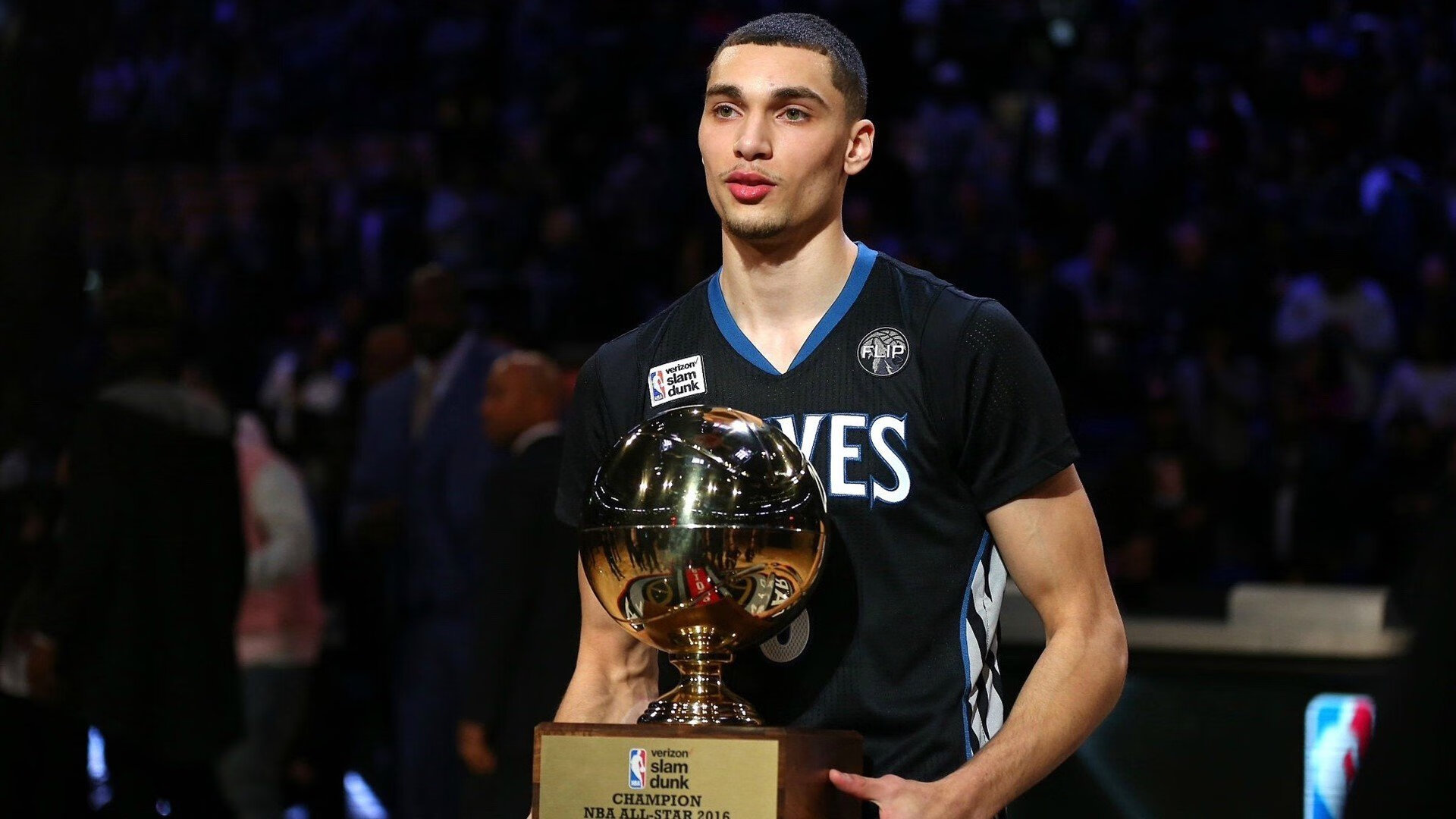 开云-西决生死战之夜，当小人物完成伟大使命，那一夜他投出了人生最后一枚硬币